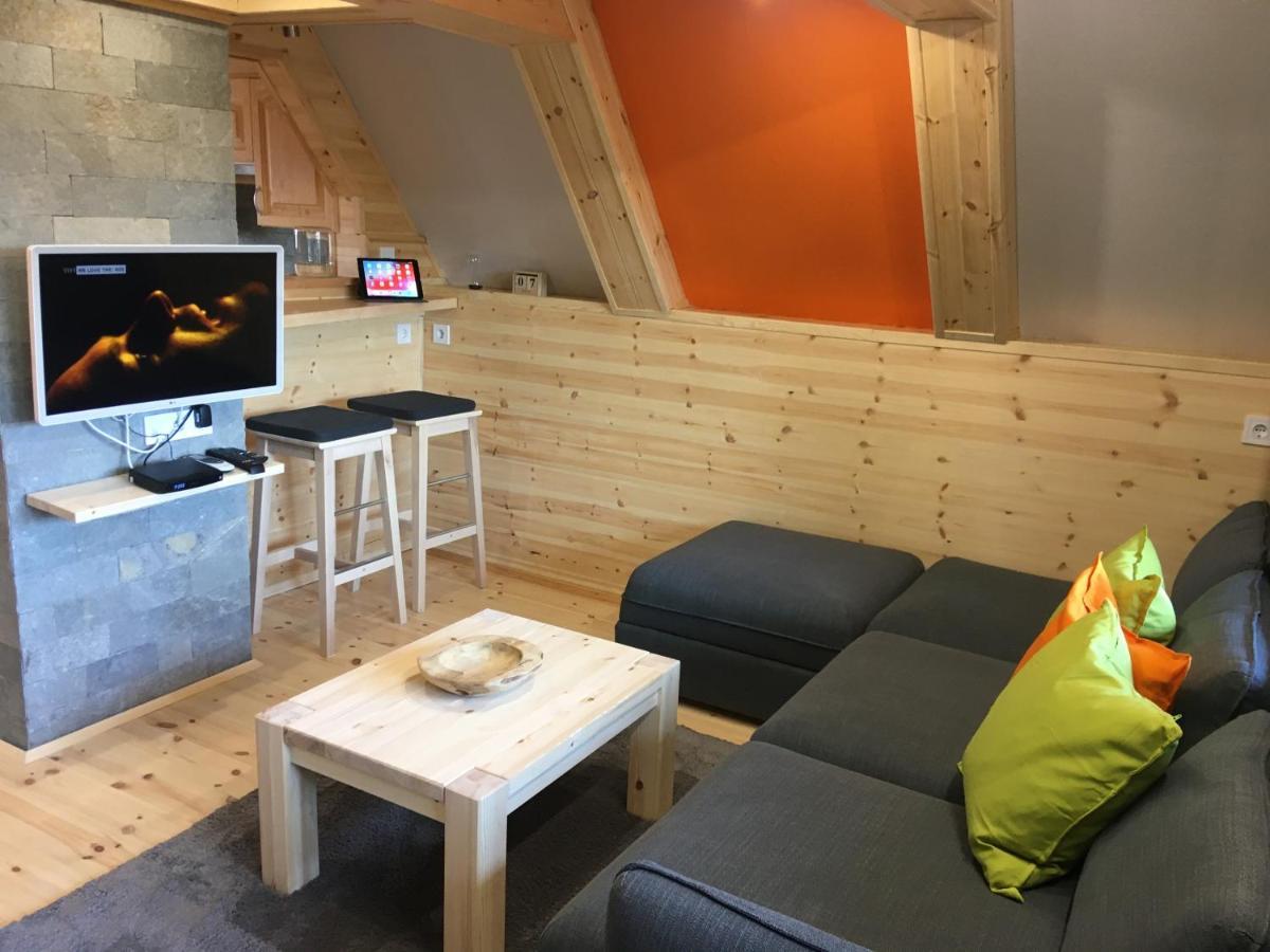 Wooden Apartman Premium Jacuzzival Alsoors Luaran gambar